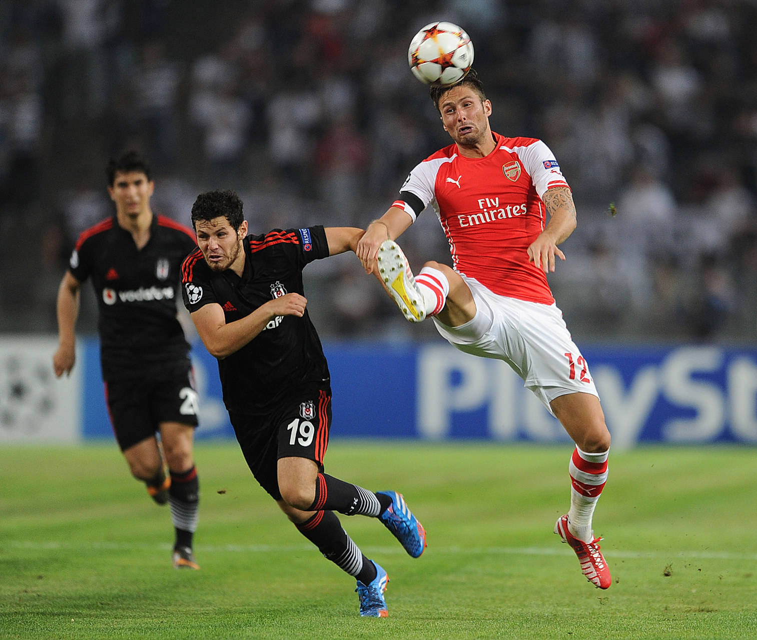 天行体育网站-阿森纳客场憾负斯旺西，客场作战低迷(阿森纳历年球衣一览图)